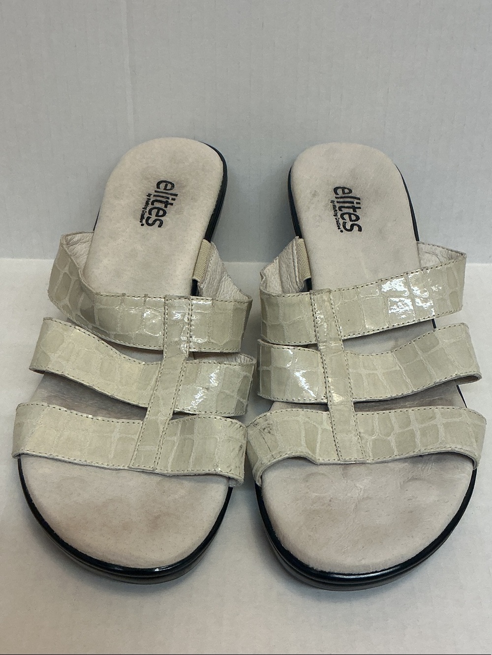 Elites Beige Crocodile Print Women’s Sandals Size 9.5WW
